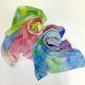 アートシルクのスカーフ