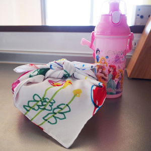 子供の絵の風呂敷